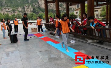 北京公司“真人CS对抗”户外拓展训练活动