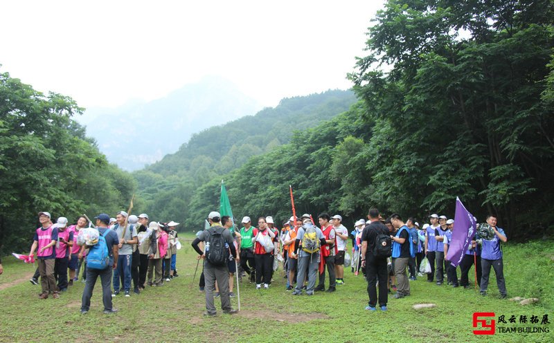 “七剑下天山”为主题的水长城定向团建拓展活动总结