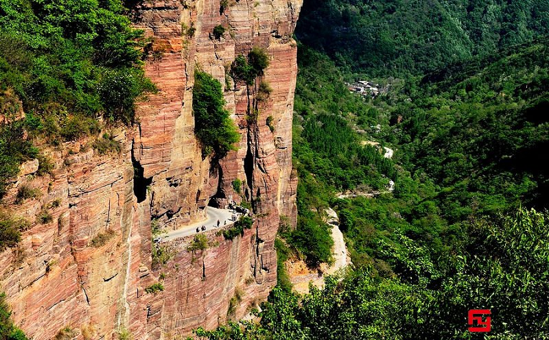 辉县万仙山郭亮村团建拓展训练